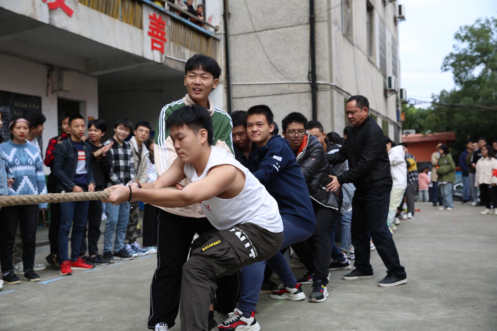 邵陽市華龍中學(xué),邵陽中學(xué)教育,高中教育,師資雄厚,名優(yōu)教師