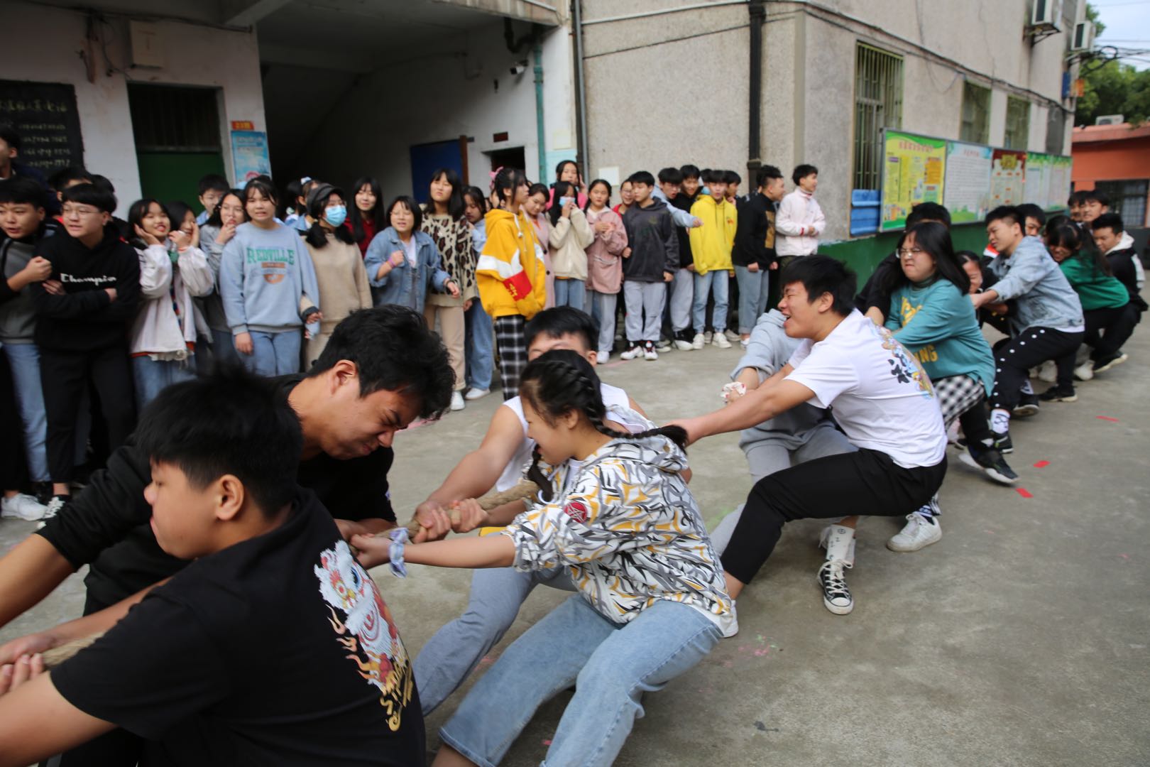 邵陽市華龍中學(xué),邵陽中學(xué)教育,高中教育,師資雄厚,名優(yōu)教師